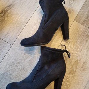 Unisa Black Faux Suede Booties, size 6